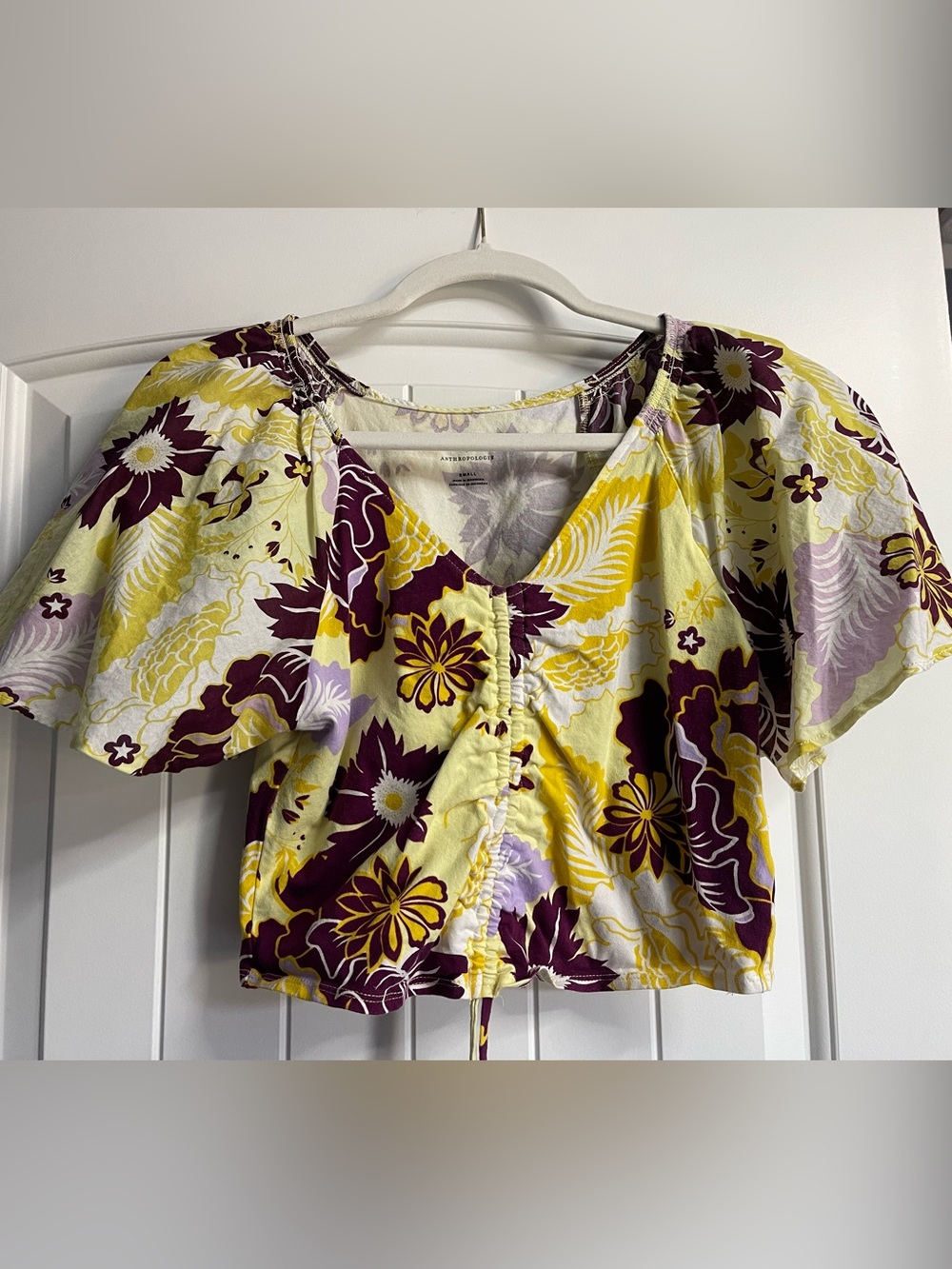 Maeve by Anthropologie Floral V-Neck Crop Top